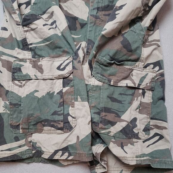 WRANGLER AUTHENTICS ▪︎ Camo Cargo Short▪︎ Pockets ▪︎ Size 42 - Picture 3 of 7